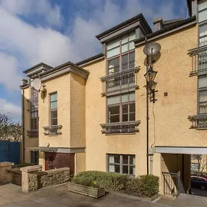  Apartment Next To The Palace And Royal Mile With Parking