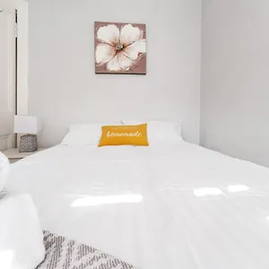 Apartment 2 Bedroom Centre - Royal Mile - Castle & Waverley Train Station - Sleeps 4
